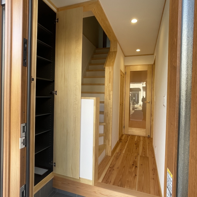 二階はそのまま、一階を暮らしやすく。これからの暮らしを考えた「平屋風リフォーム」
