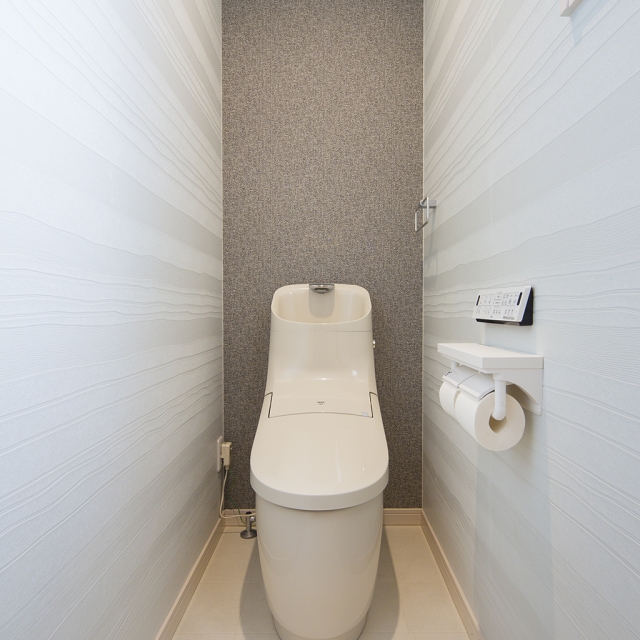 「新築のトイレに窓は必要？断熱×換気で後悔しない選び方｜若い世代に人気の間取り術」